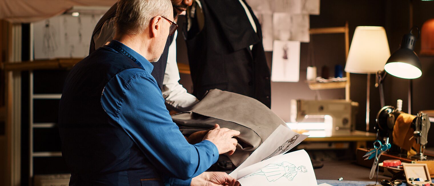 Ein Meister und Nachfolge bei der Arbeit